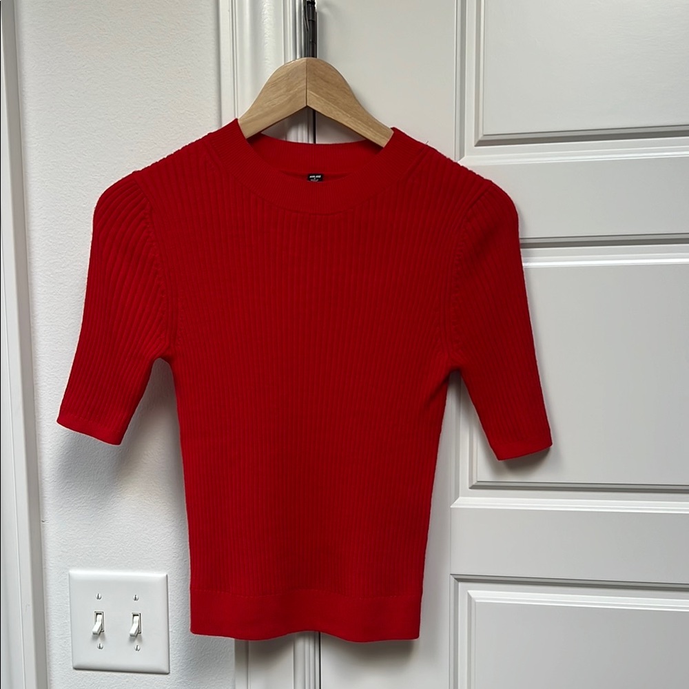 Uniqlo ribbed red top